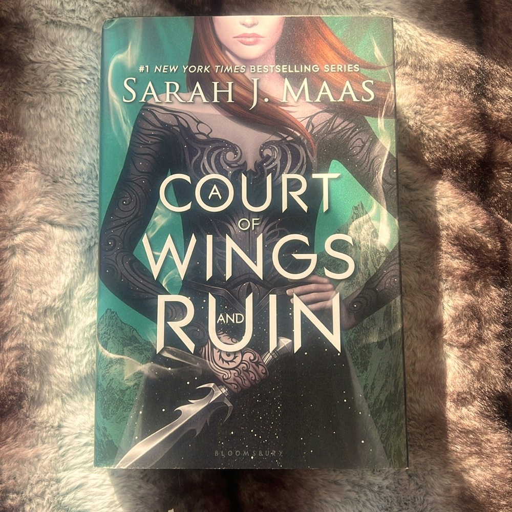 *sold* A Court of Wings and Ruin